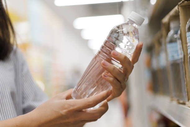 Find out what researchers discovered when they compared a bottle of Fiji Water to a glass of tap water.
